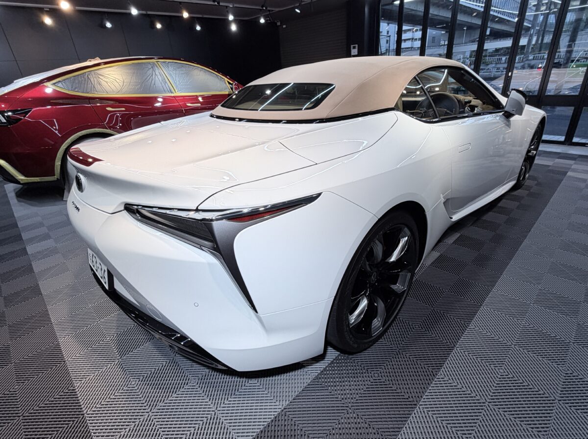 LEXUS LC500へのセラミックコーティング二層の施工完了|一緒に眺めた瞬間