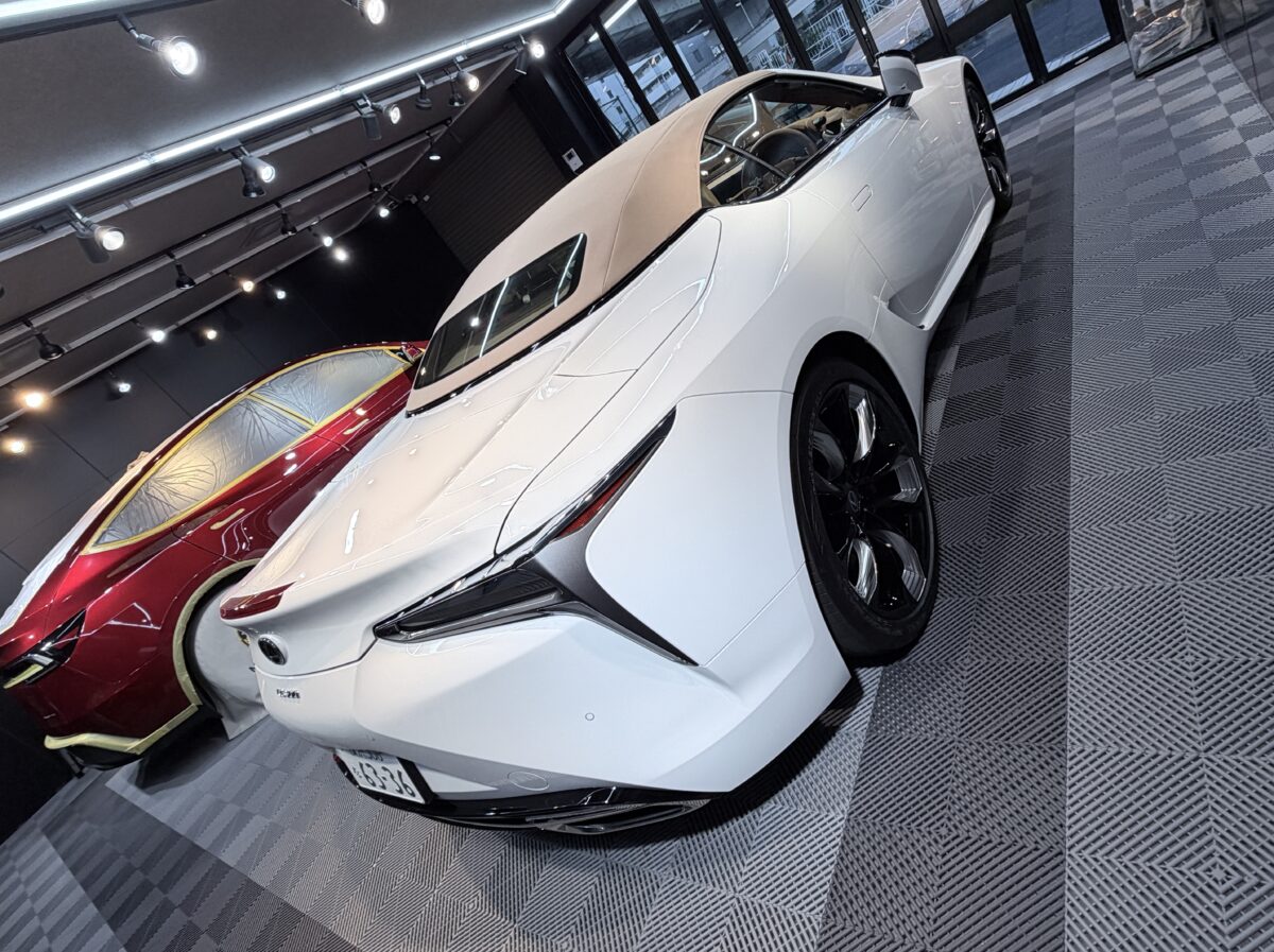 LEXUS LC500へのセラミックコーティング二層の施工完了|一緒に眺めた瞬間