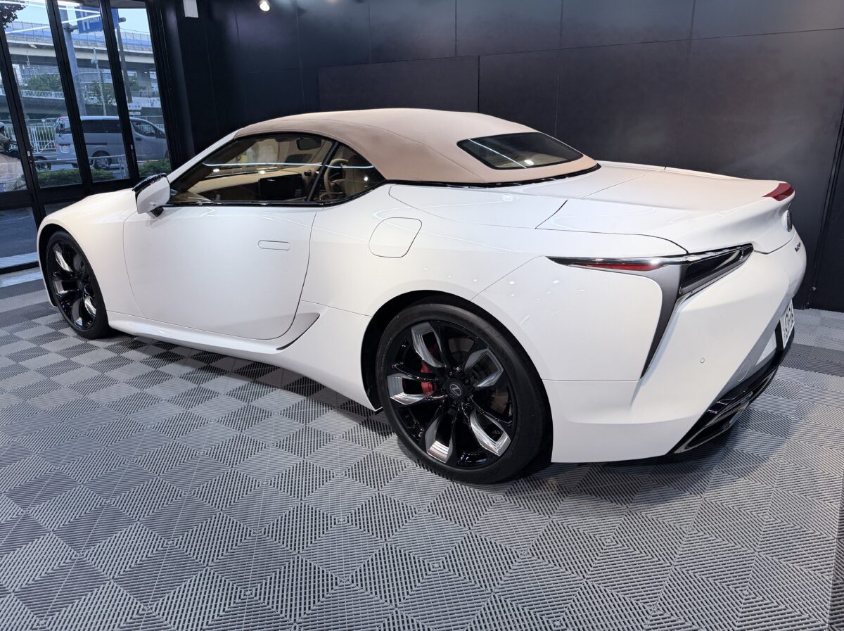 LEXUS LC500へのセラミックコーティング二層の施工完了|一緒に眺めた瞬間