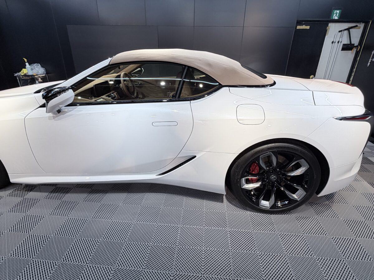 LEXUS LC500へのセラミックコーティング二層の施工完了|一緒に眺めた瞬間