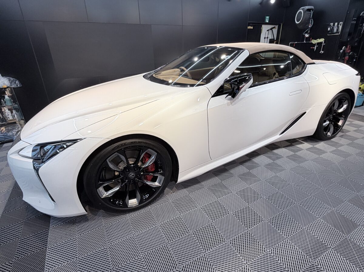 LEXUS LC500へのセラミックコーティング二層の施工完了|一緒に眺めた瞬間
