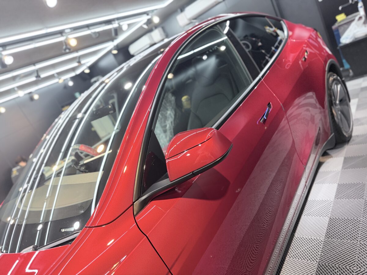 テスラ モデルYへセラミックコーティングの施工完了