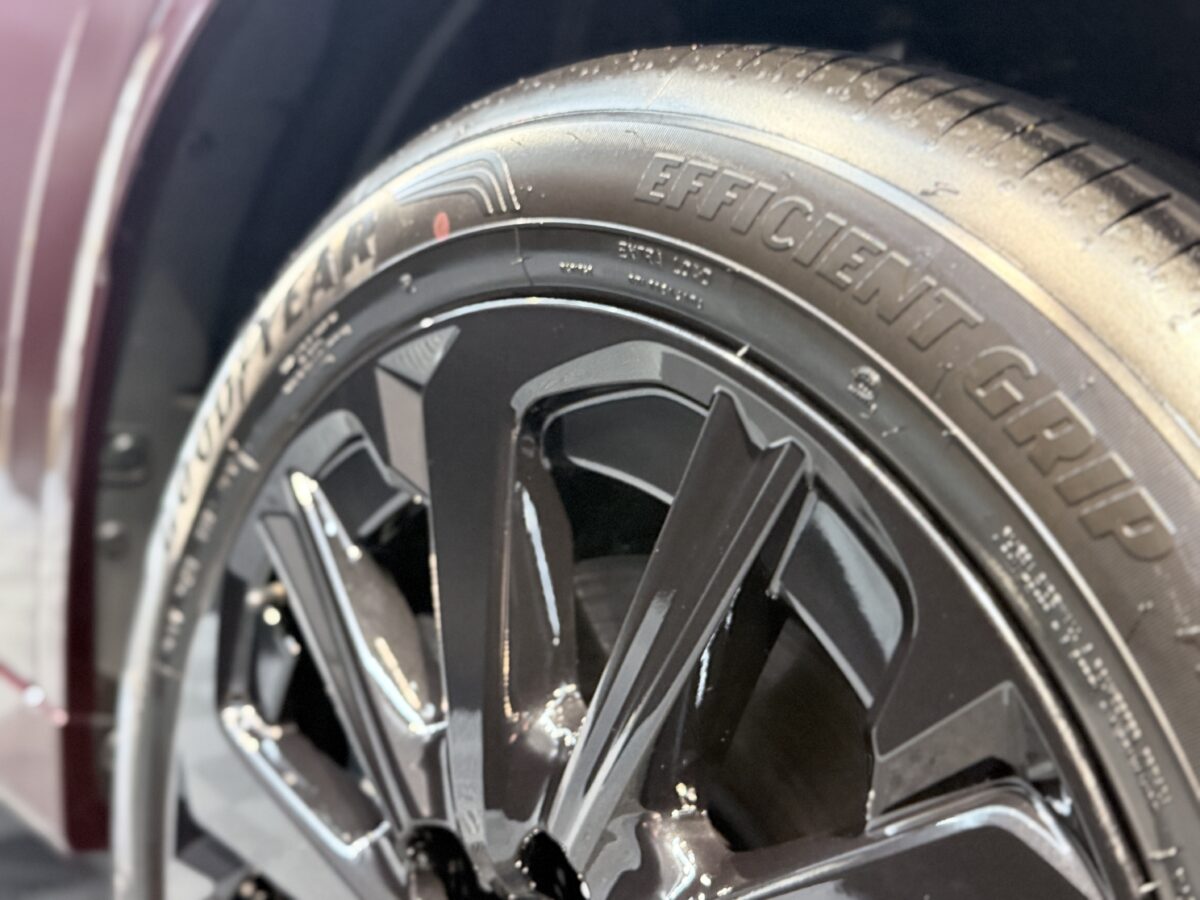 マツダ CX-80へガラスコーティングの施工が完了