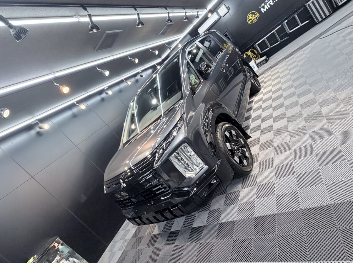 デリカ D5へガラスコーティングの施工完了