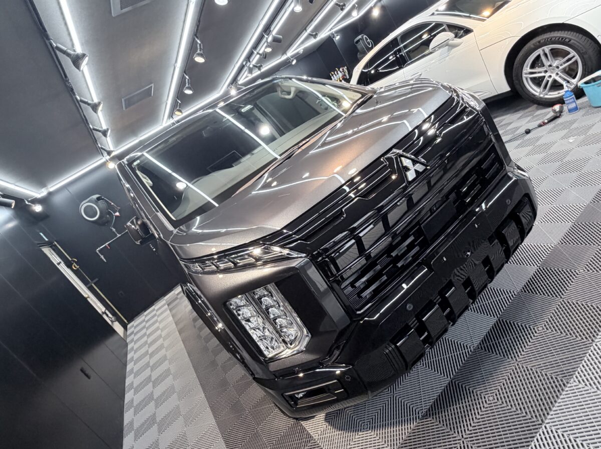 デリカ D5へガラスコーティングの施工完了