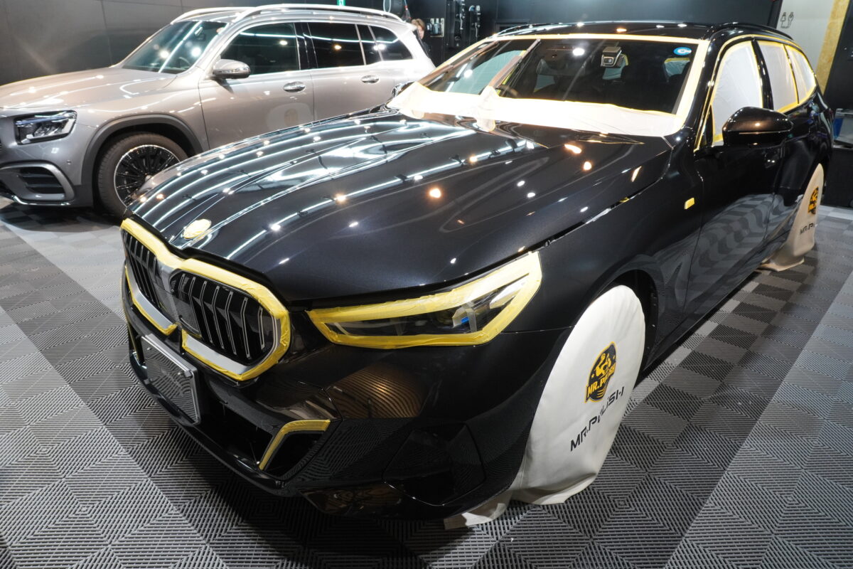 STEP2|新車BMW 5シリーズを研磨