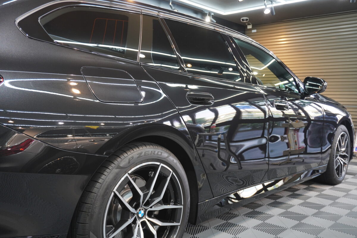 BMW5シリーズへセラミックコーティング二層 servFaces施工が完了