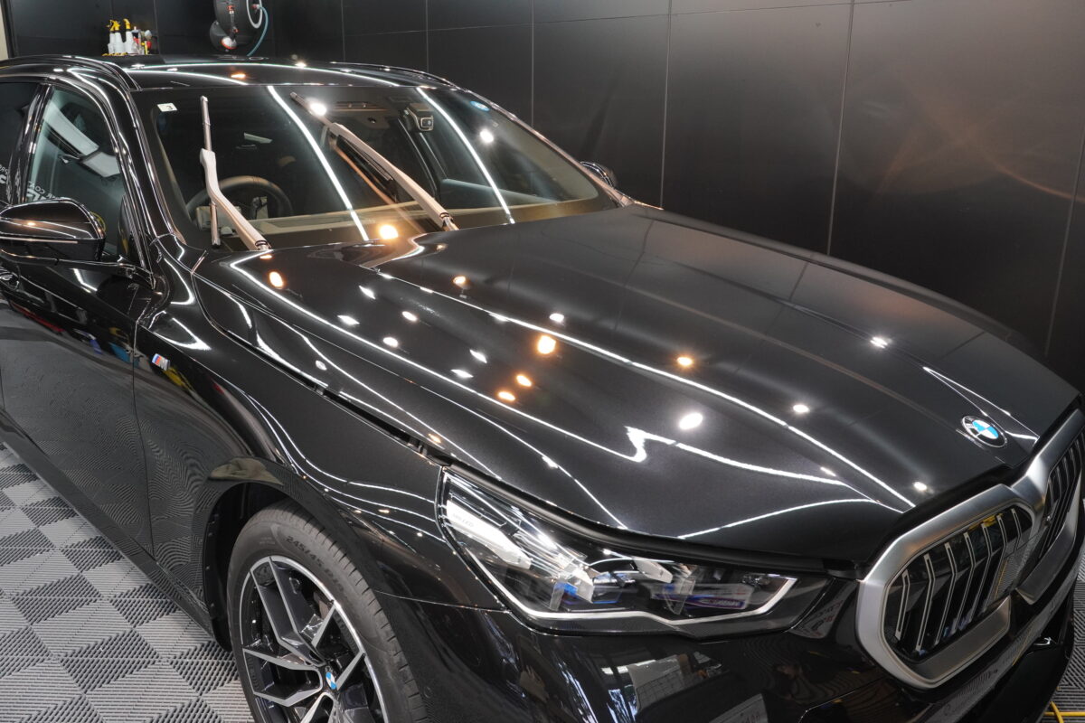 BMW5シリーズへセラミックコーティング二層 servFaces施工が完了