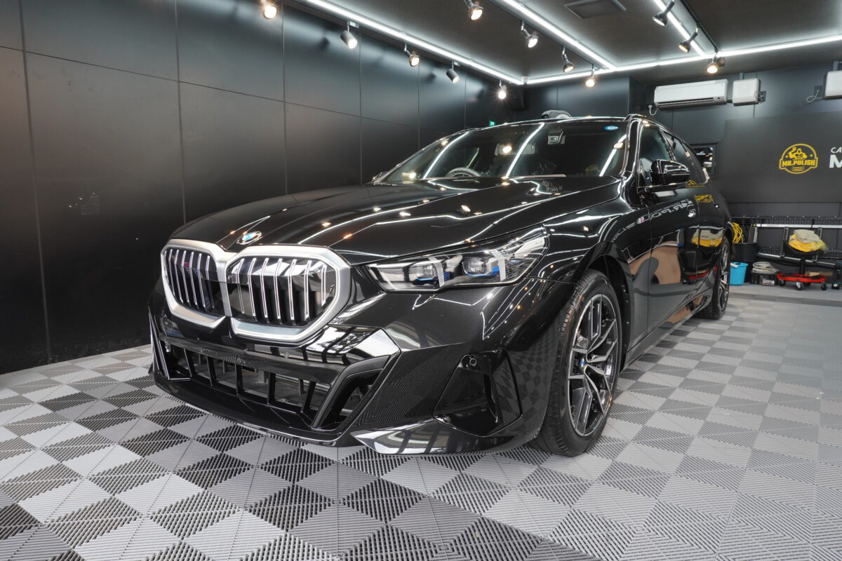 BMW5シリーズへセラミックコーティング二層 servFaces施工が完了