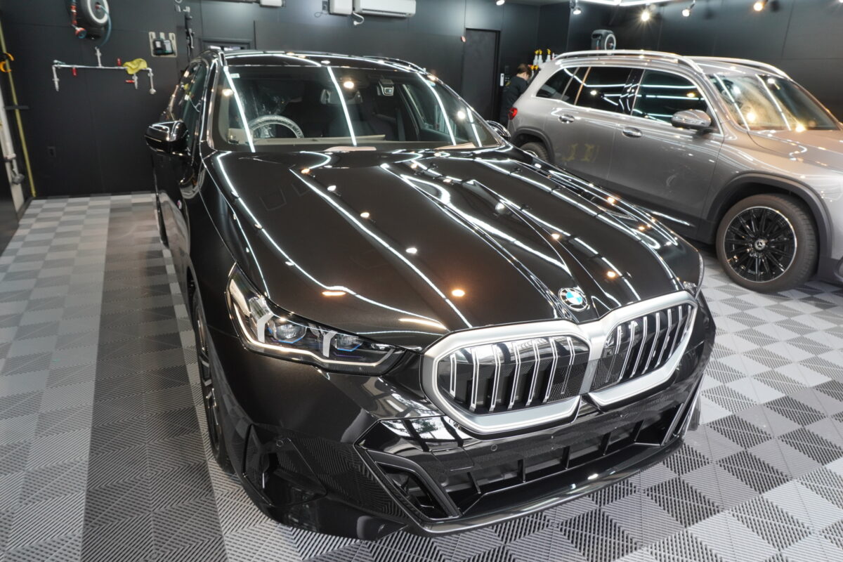 BMW5シリーズへセラミックコーティング二層 servFaces施工が完了