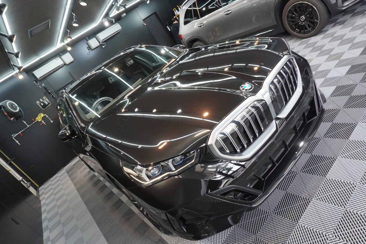 BMW5シリーズへセラミックコーティング二層 servFaces施工が完了