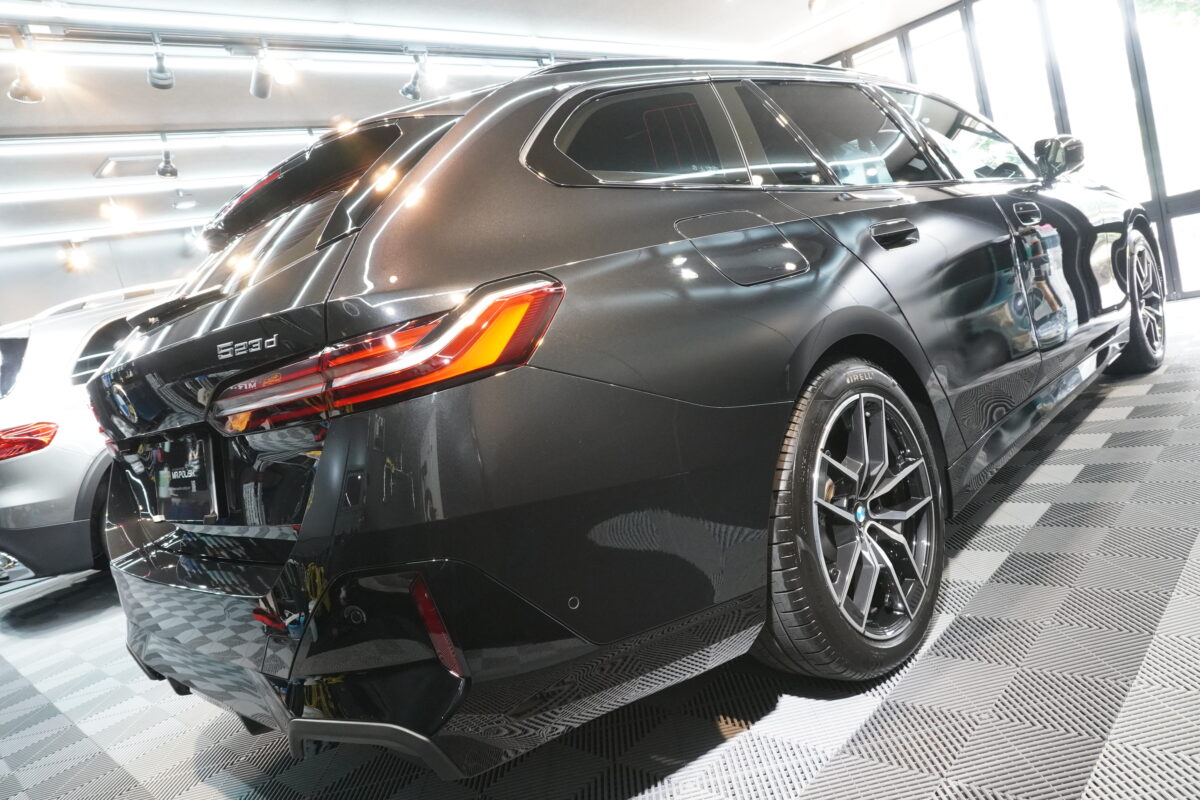 BMW5シリーズへセラミックコーティング二層 servFaces施工が完了