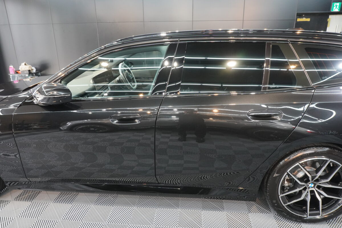 BMW5シリーズへセラミックコーティング二層 servFaces施工が完了