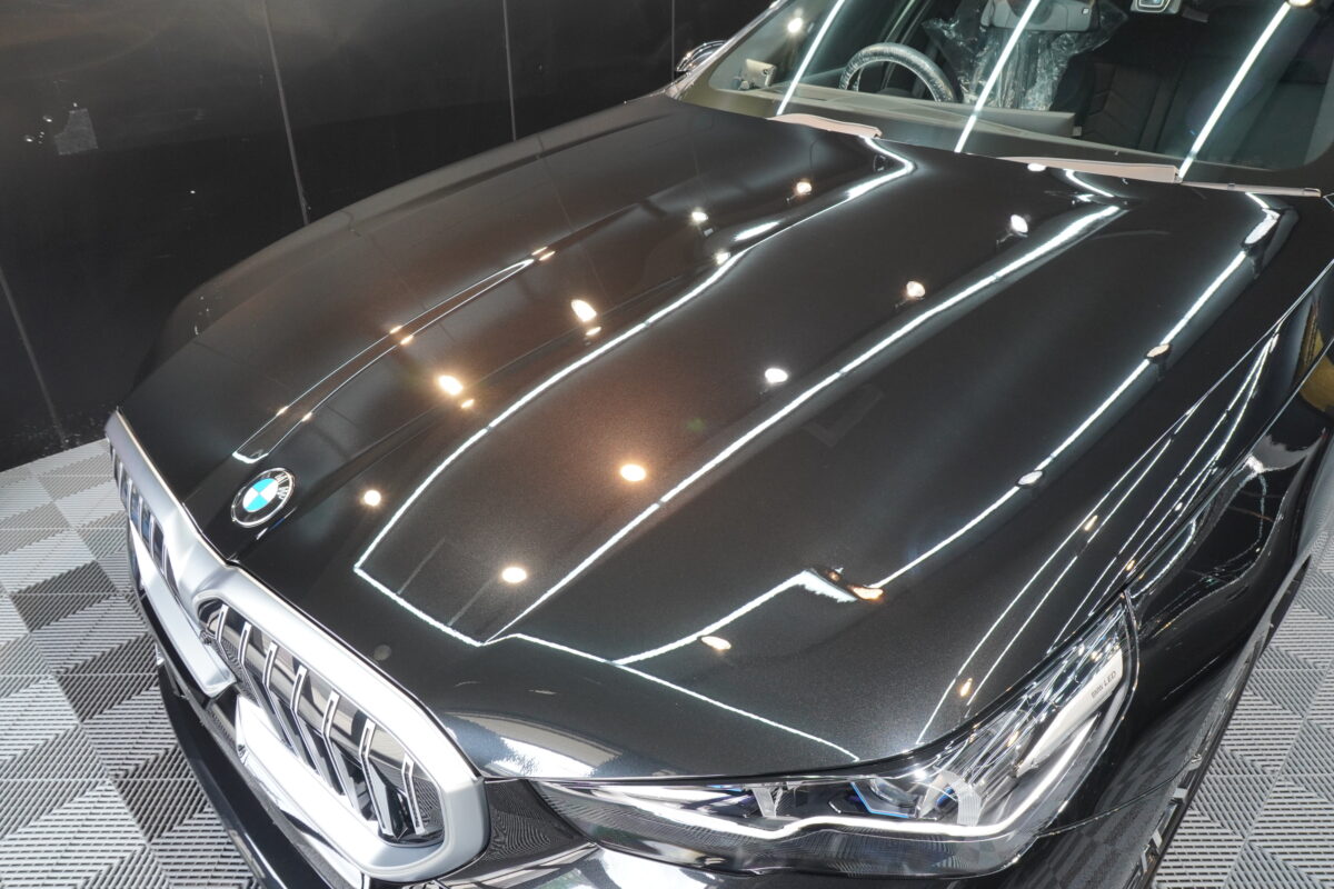 BMW5シリーズへセラミックコーティング二層 servFaces施工が完了