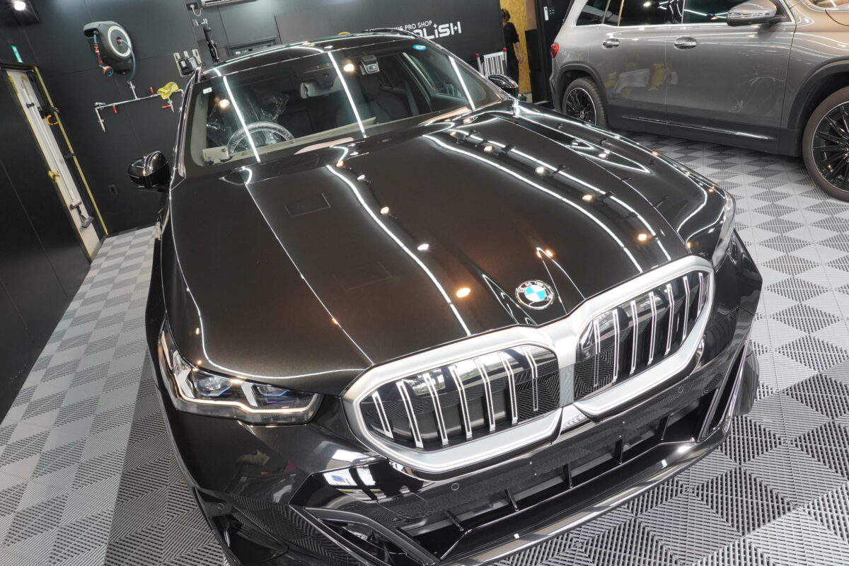 BMW5シリーズへセラミックコーティング二層 servFaces施工が完了