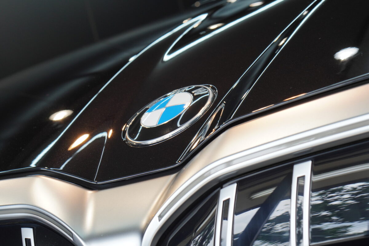 BMW5シリーズへセラミックコーティング二層 servFaces施工が完了