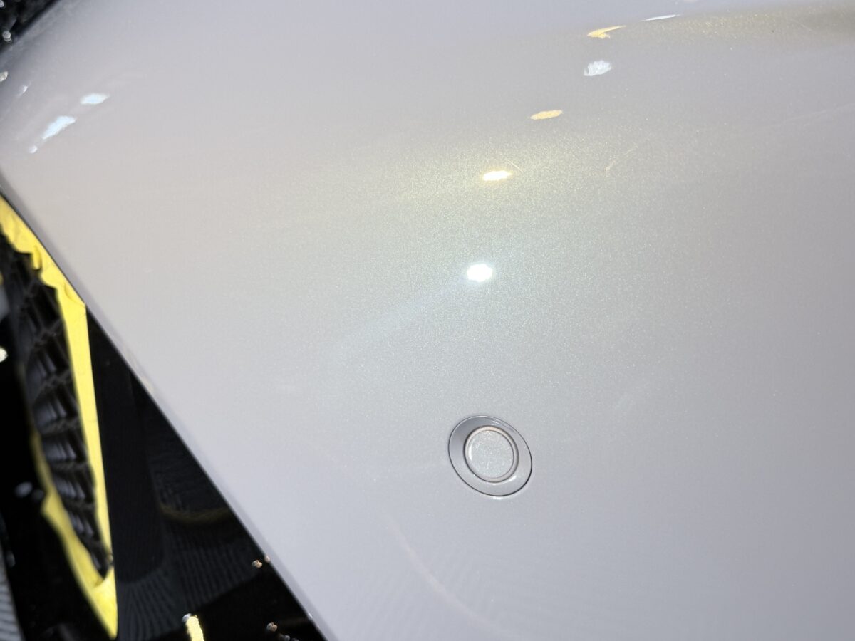 新車のシビック TYPE Rの塗装状態を確認